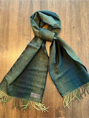 D&Y Green Two-Tone Super Soft Scarf